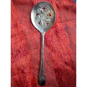 Vtg Leonard Silverplate Italy Pierced Serving Spoon Acorn Leaf Heart Handle 8.5"